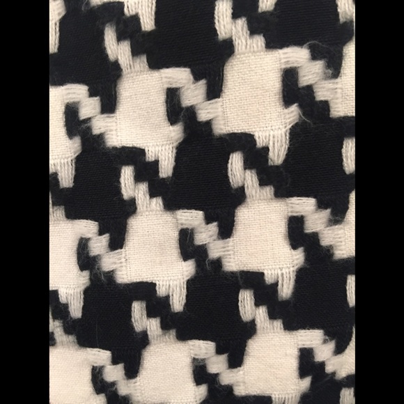 Houndstooth scarf - Picture 3 of 3
